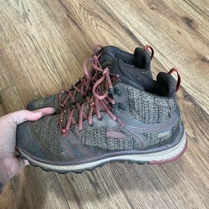 Keen terradora hiking boots